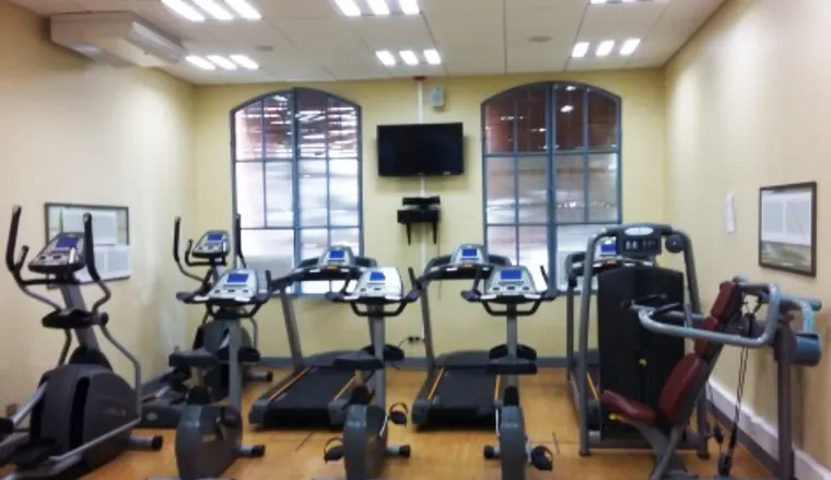 Habilitación de gimnasio, Centro de Mantenimiento CHILECTRA, Victoria 612