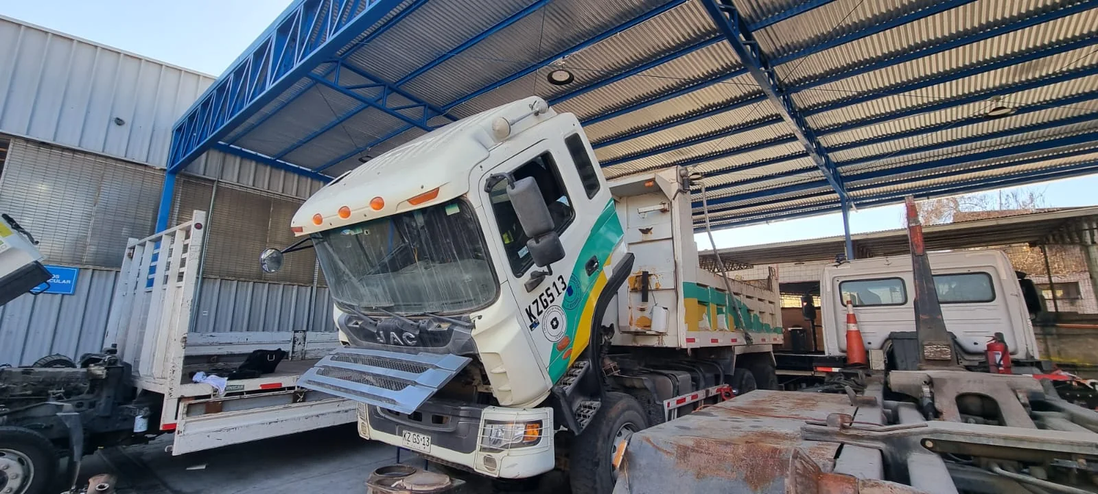 Galpón y zona de recambio DPF, Instalaciones de Lucas Diesel, foto 2